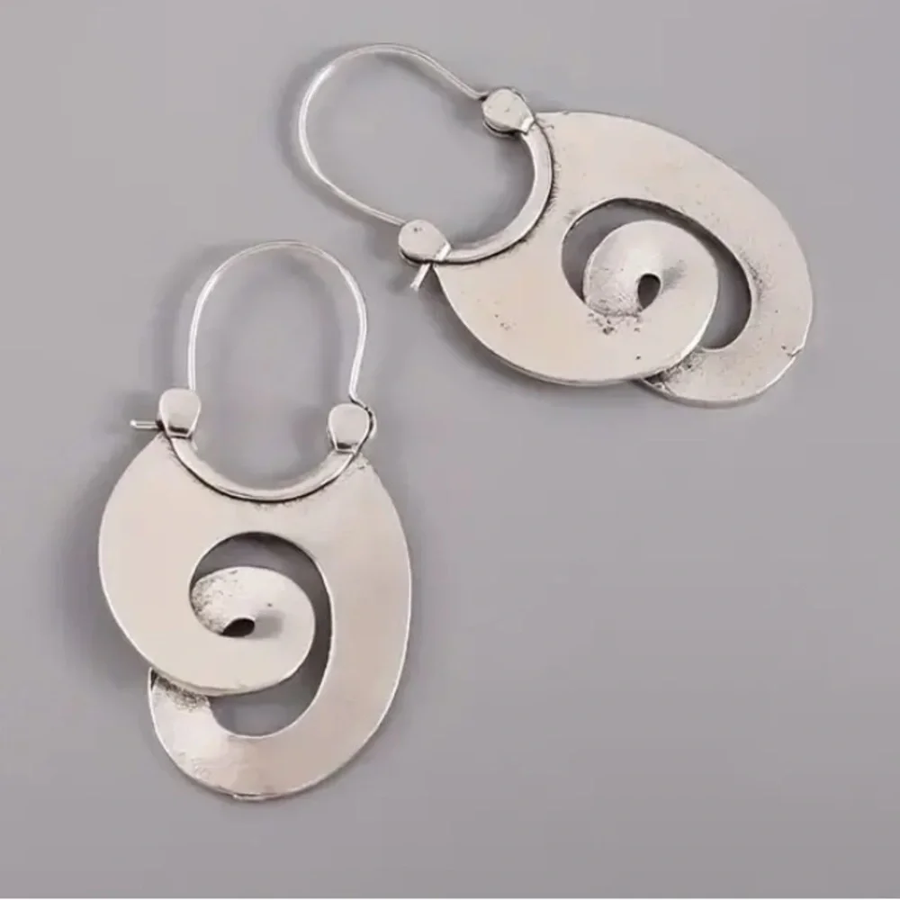 Silver Swirl Boho Earrings Geometric Irregular Dangle - Picture 5 of 7